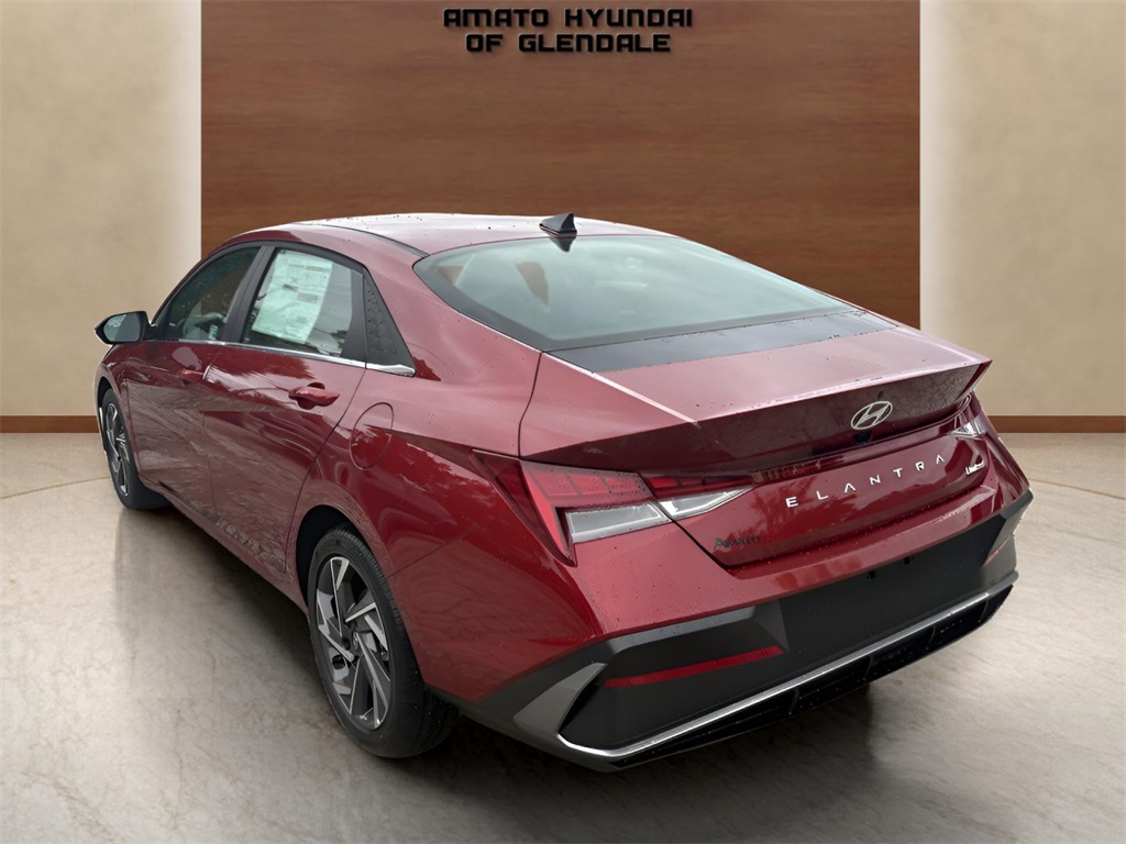 2025 Hyundai Elantra Limited photo 3