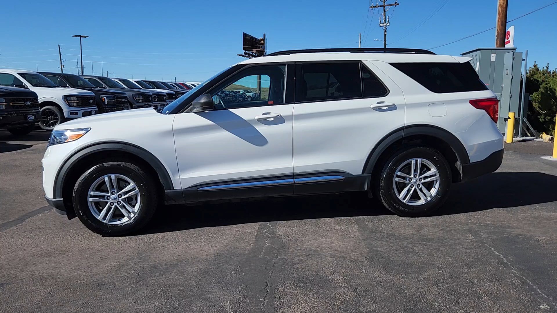 2024 Ford Explorer XLT photo 2