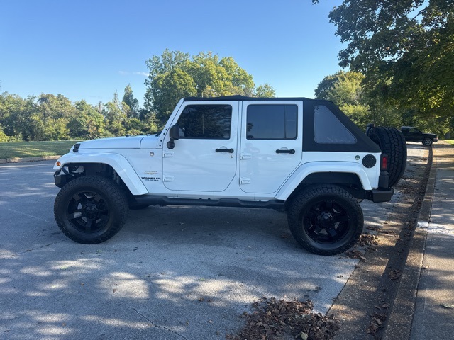 2015 Jeep Wrangler Unlimited Sahara photo 4