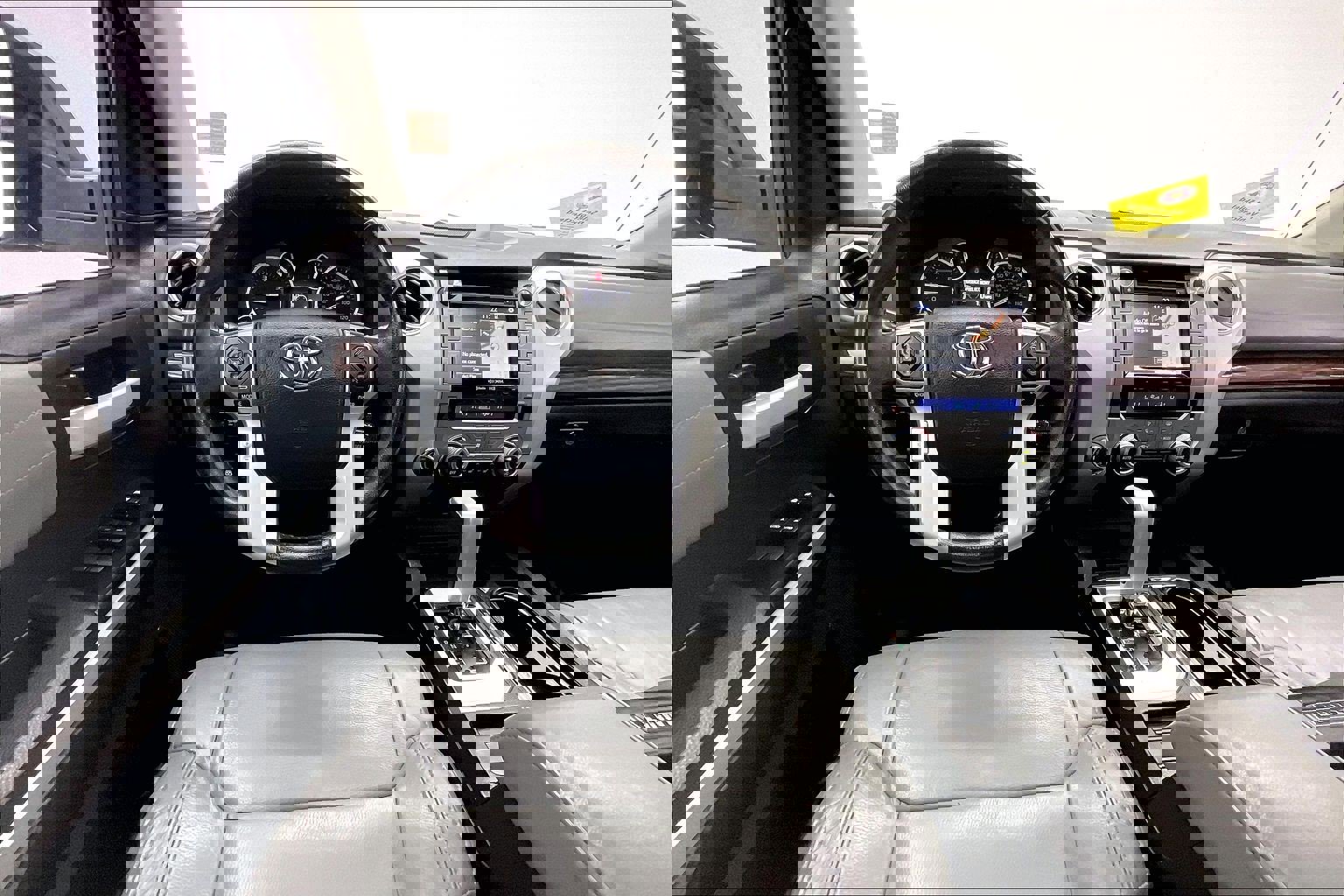 2016 Toyota Tundra Limited CrewMax photo 4