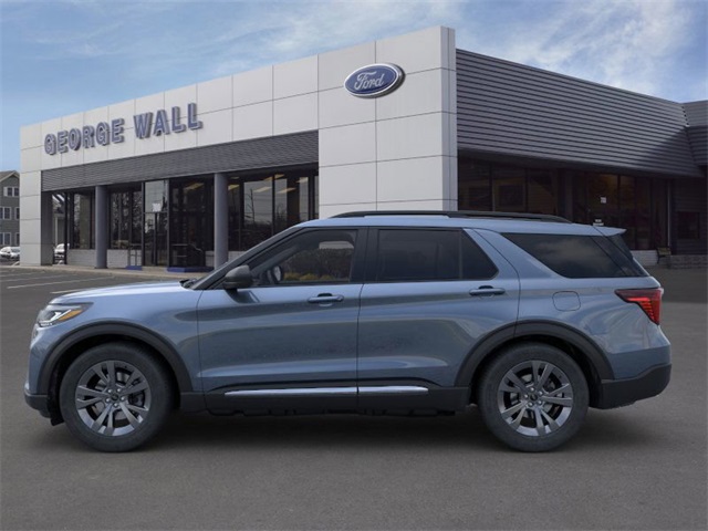 2025 Ford Explorer photo 3