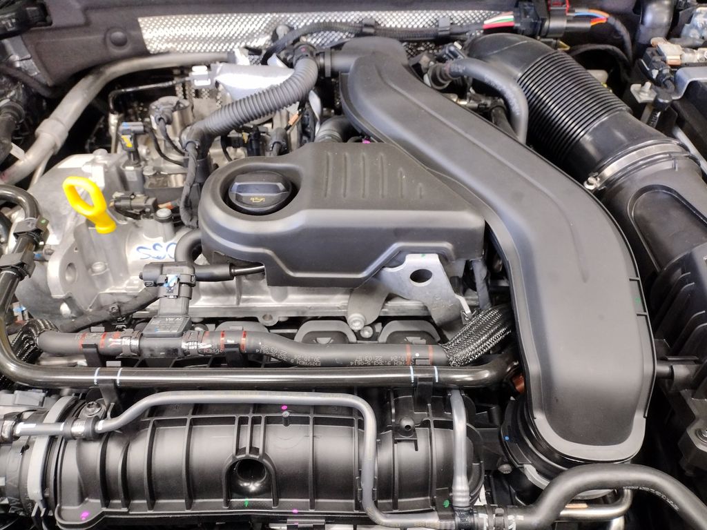 2025 Volkswagen Taos SEL photo 3