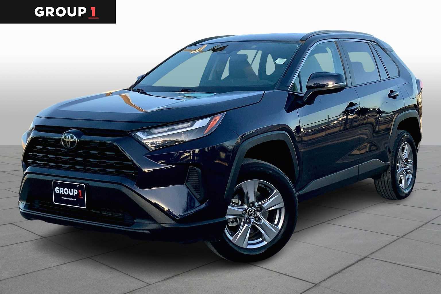 2024 Toyota RAV4 XLE's photo