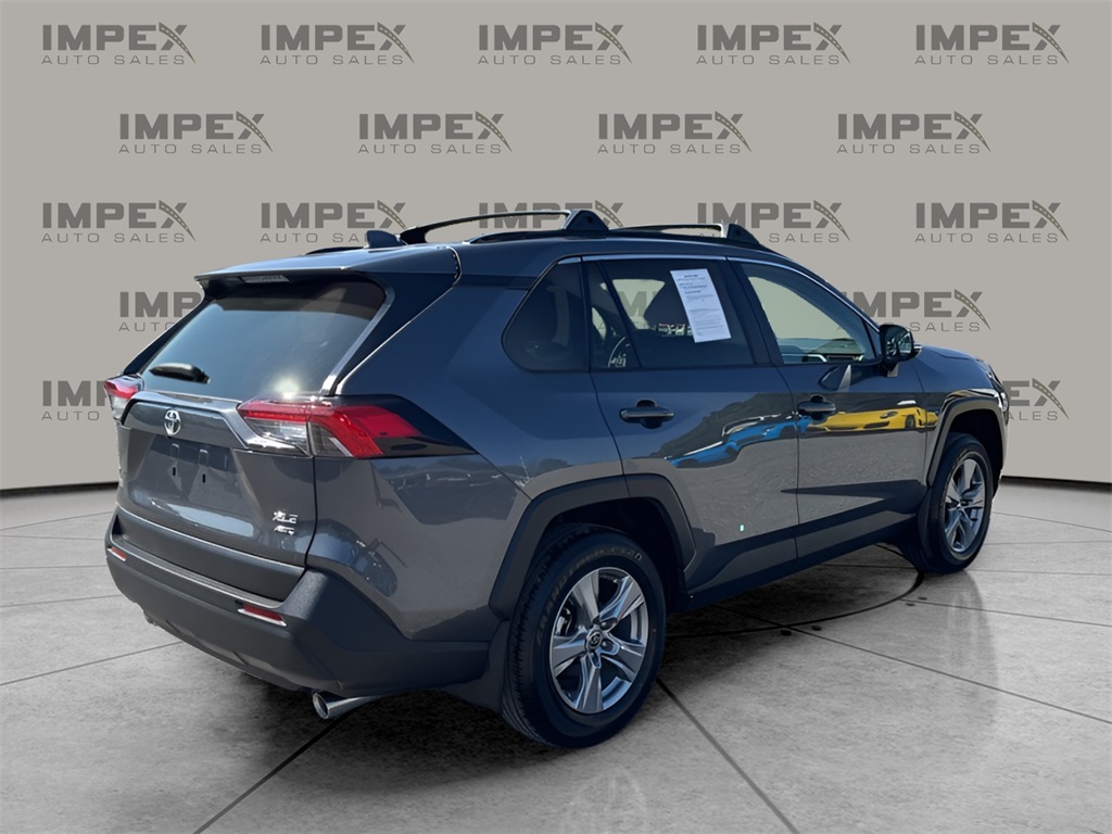 2025 Toyota RAV4 XLE photo 5