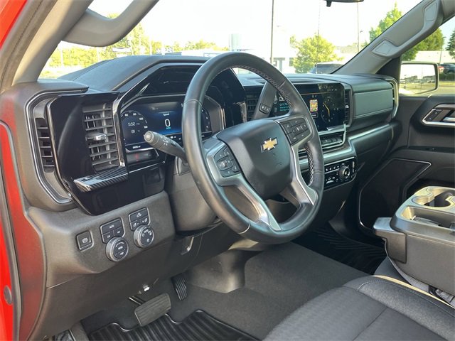 2024 Chevrolet Silverado 1500 LT photo 2