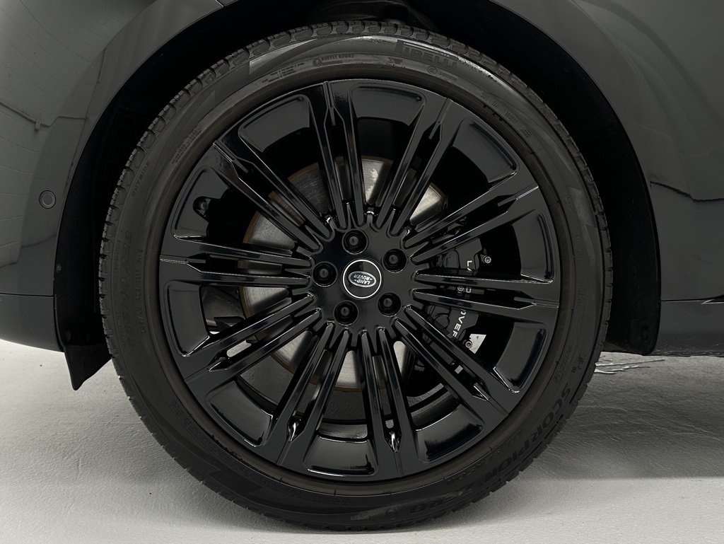2023 Land Rover Range Rover SE photo 9