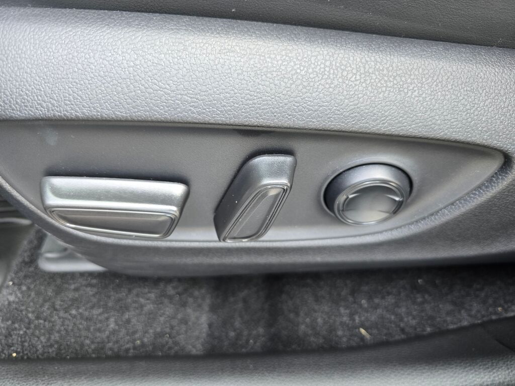 2023 Toyota RAV4 Hybrid XLE Premium photo 22