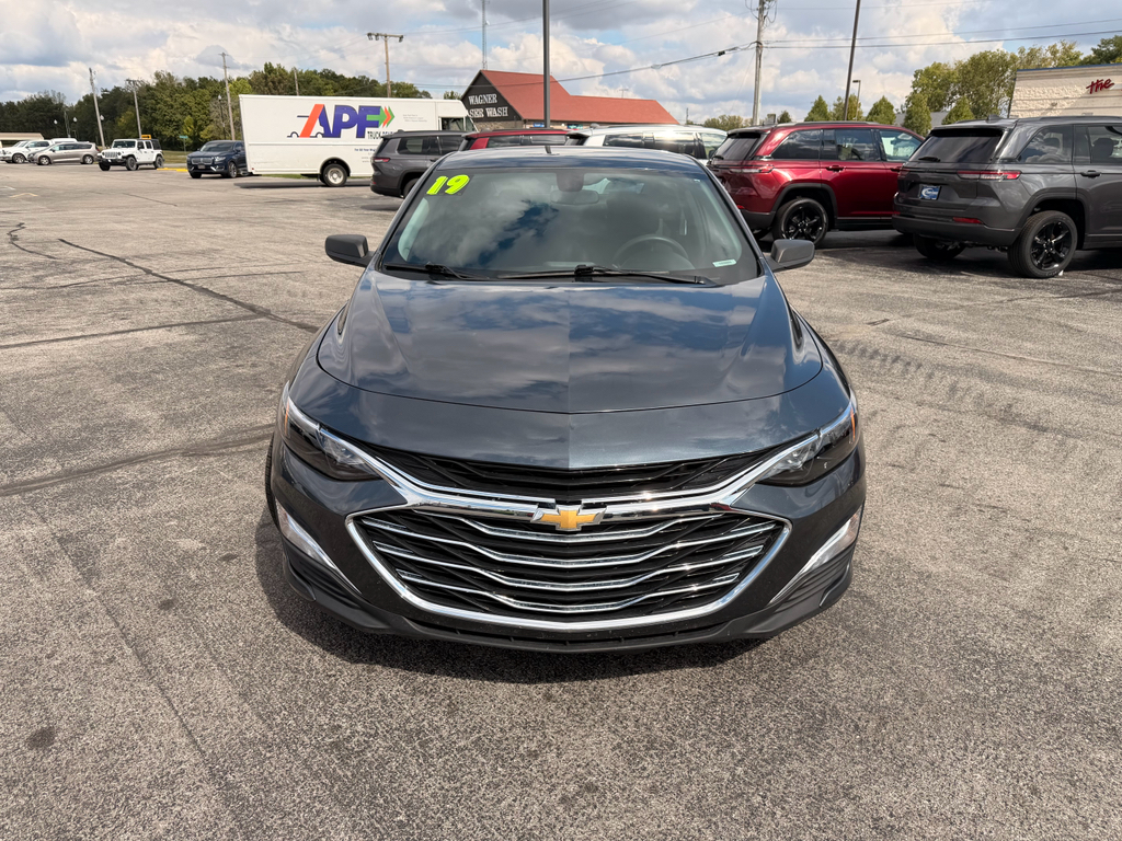 2019 Chevrolet Malibu LS photo 3