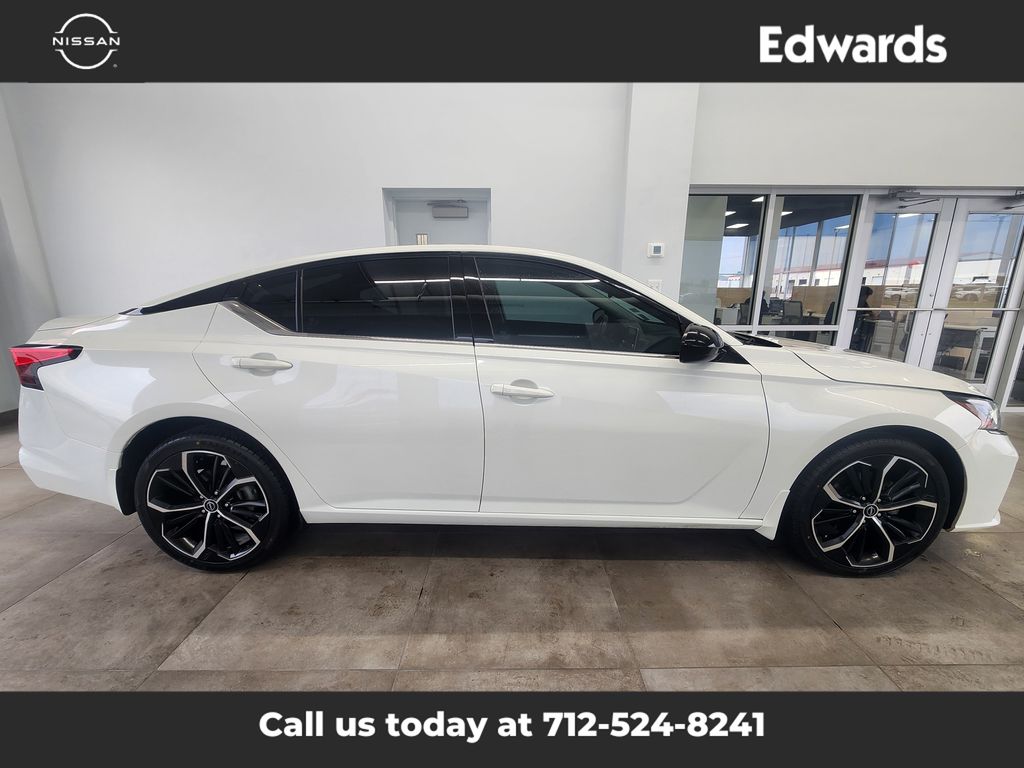 2023 Nissan Altima SR