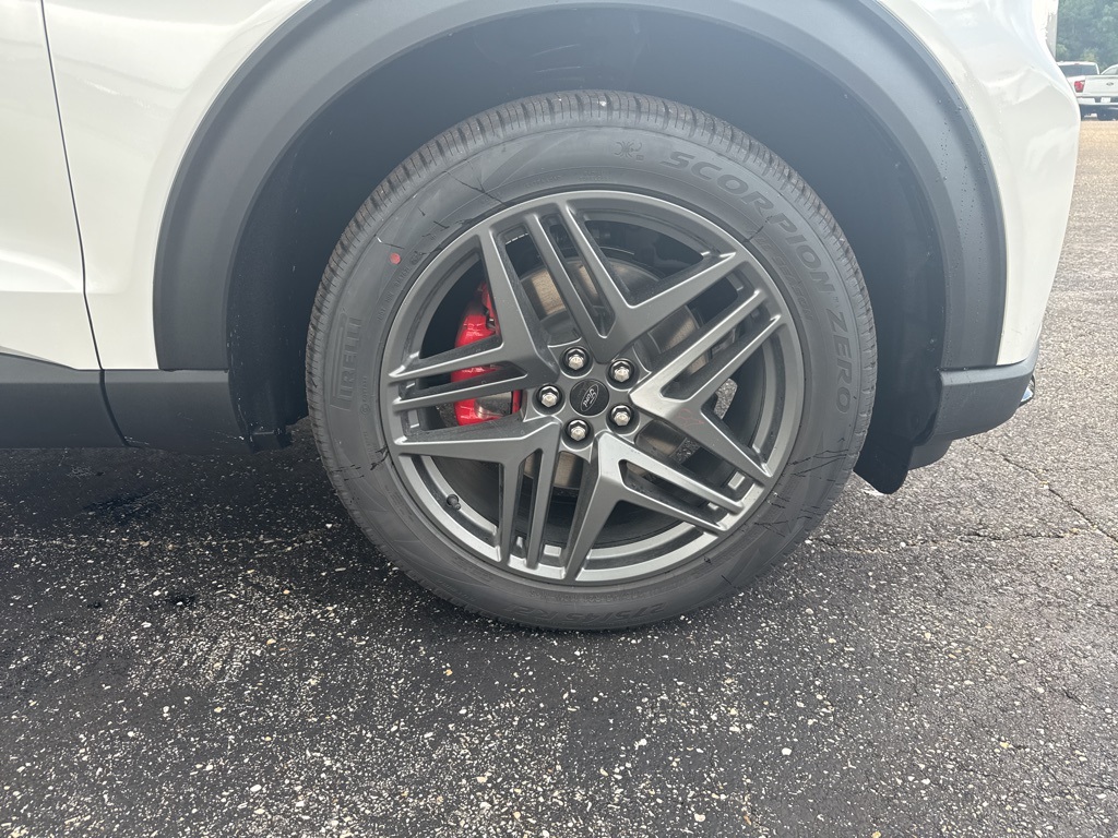 2025 Ford Explorer ST-Line photo 14