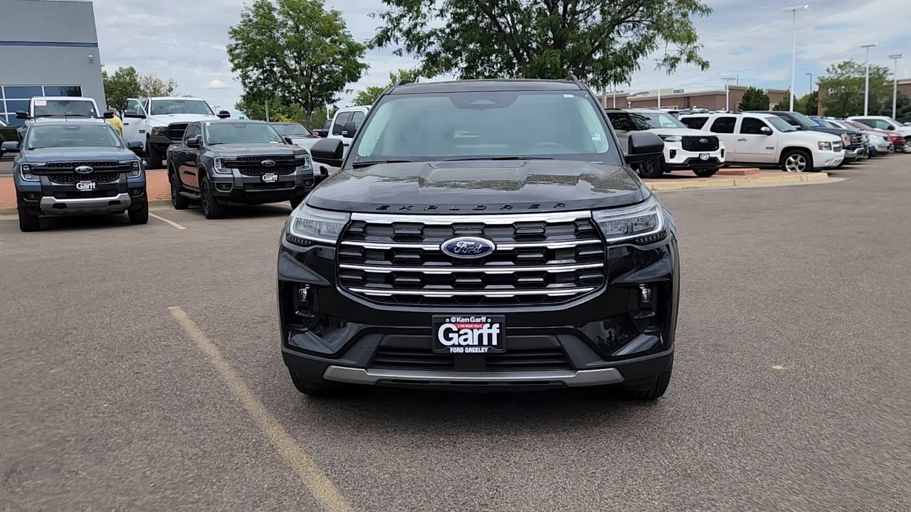 2025 Ford Explorer photo 3