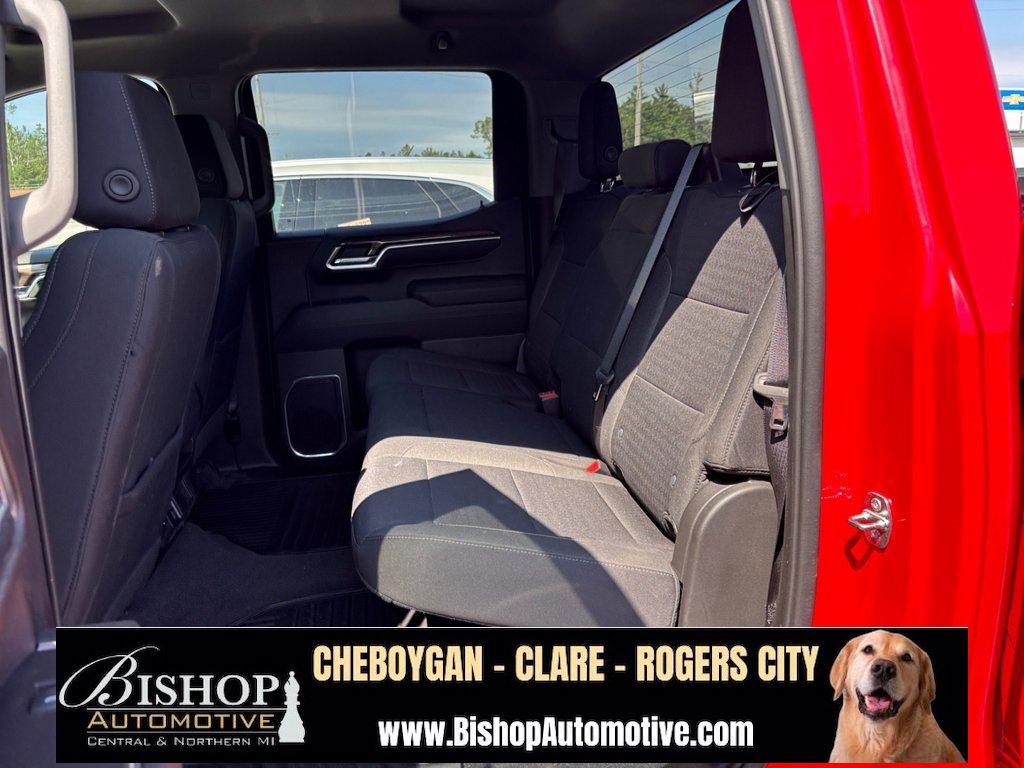 2022 Chevrolet Silverado 1500 LT photo 3