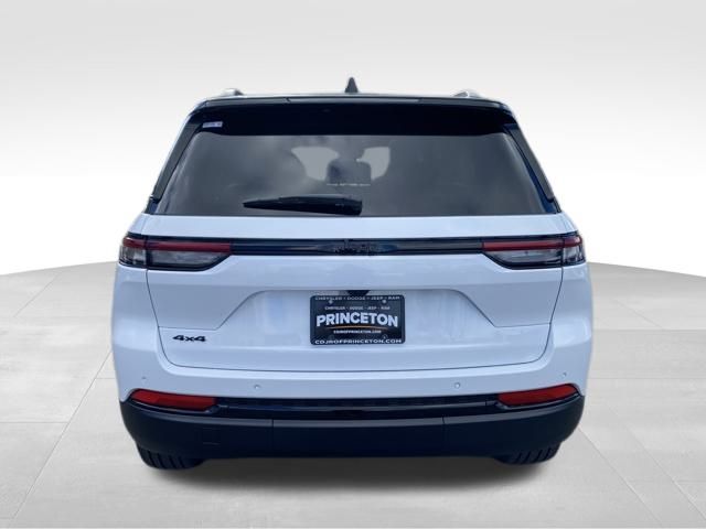 2025 Jeep Grand Cherokee Limited photo 2