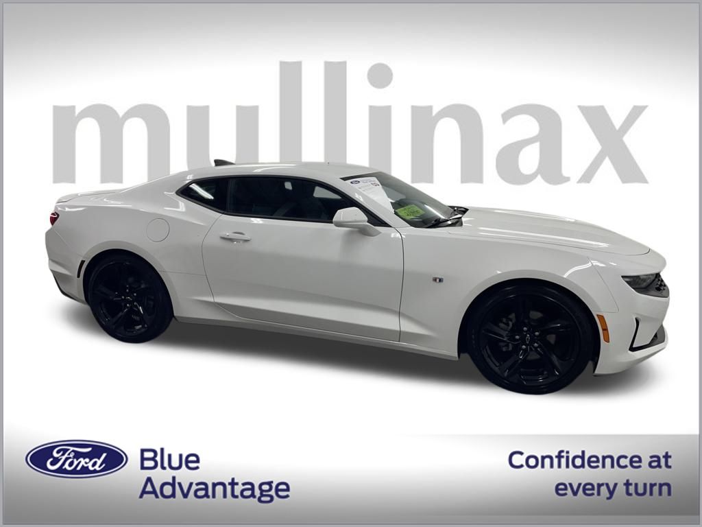 2021 Chevrolet Camaro 1LT photo 2