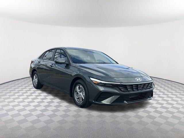 2025 Hyundai Elantra SE photo 3