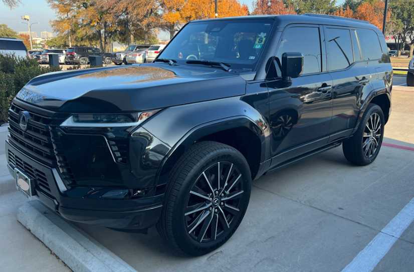 2025 Lexus GX Luxury's photo