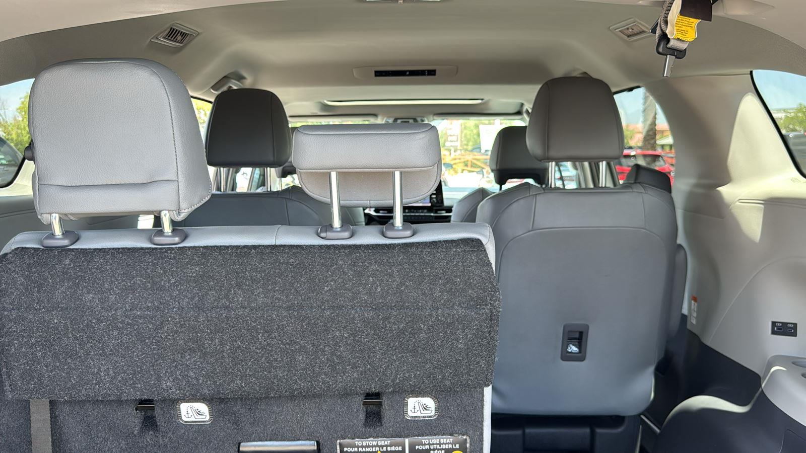 2024 Toyota Sienna XLE photo 29