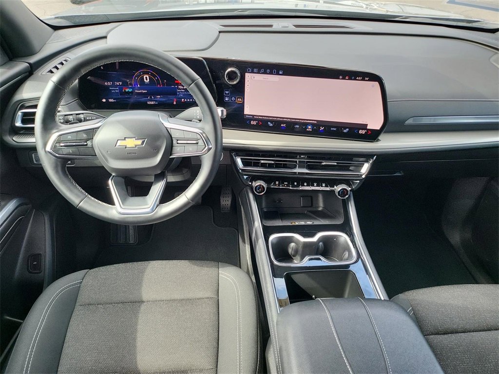 2025 Chevrolet Traverse photo 12