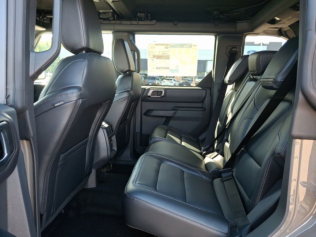2025 Ford Bronco Outer Banks photo 3