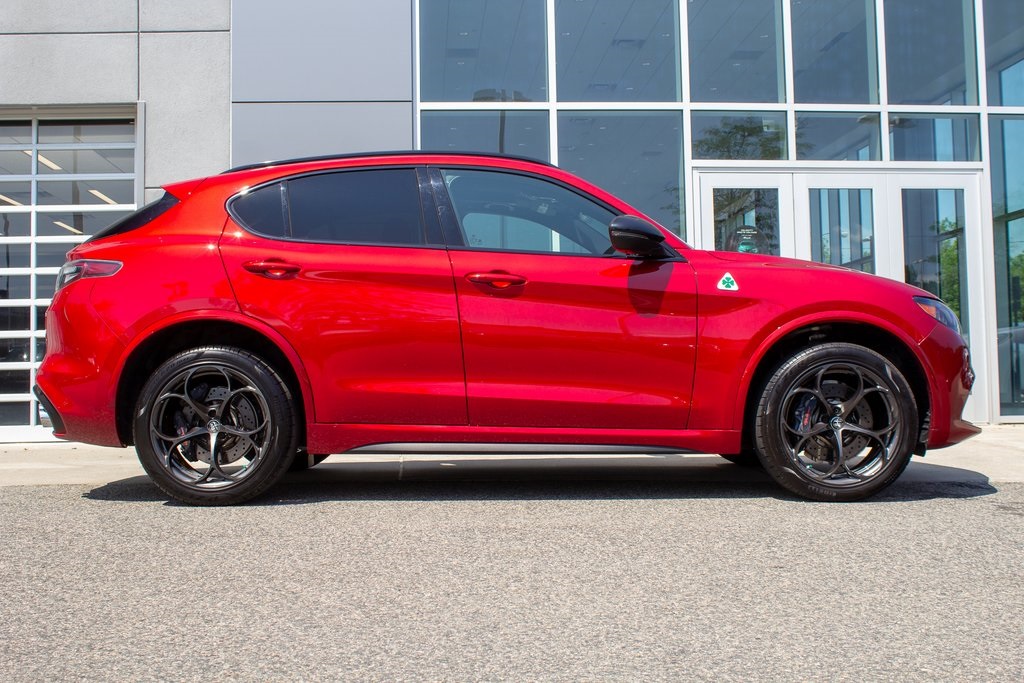 2024 Alfa Romeo Stelvio Quadrifoglio photo 4