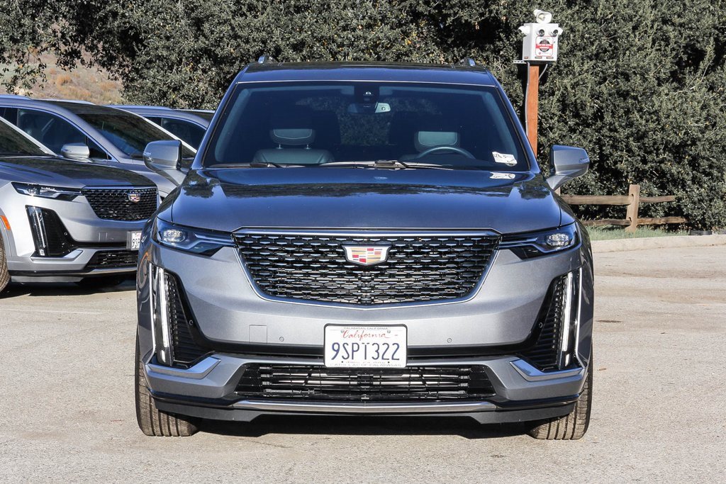 2025 Cadillac XT6 Luxury photo 2