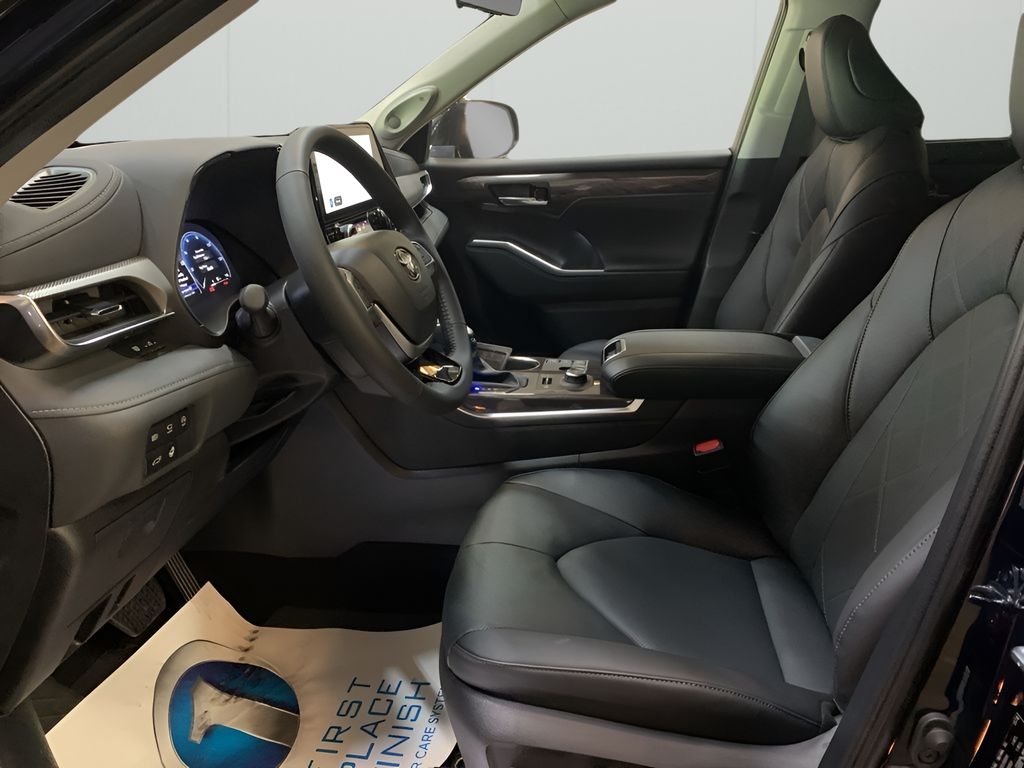 2025 Toyota Highlander XLE XSE Platinum Limited photo 9