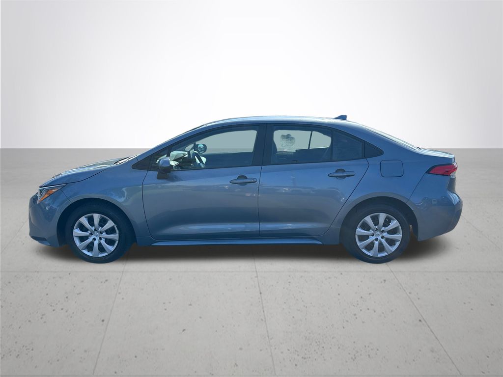 2022 Toyota Corolla LE photo 9