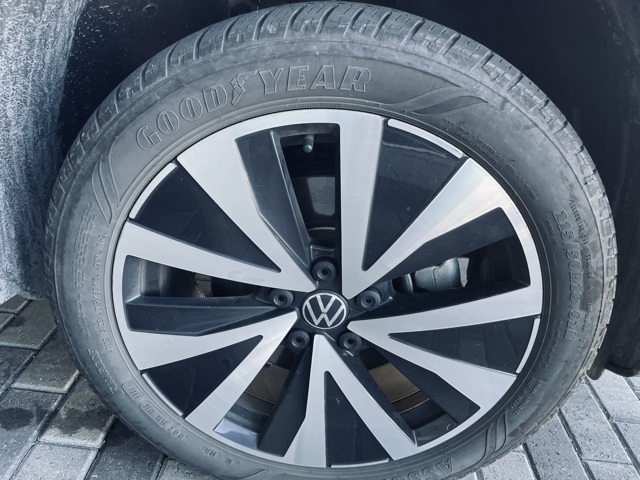 2022 Volkswagen Taos SE photo 2