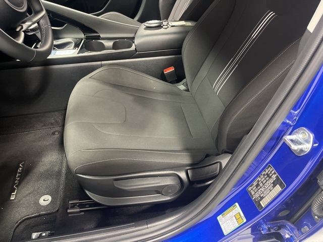 2025 Hyundai Elantra SEL Convenience photo 6
