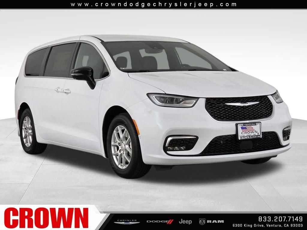 2026 Chrysler Pacifica photo 4