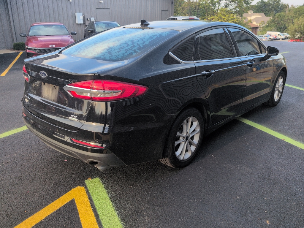 2020 Ford Fusion SE photo 3