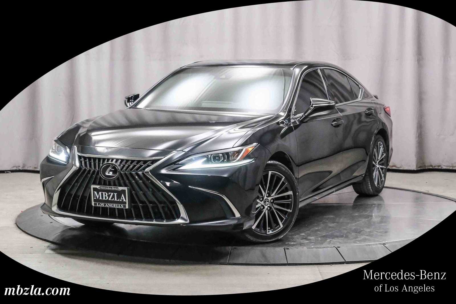 2024 Lexus ES Hybrid 300h's photo