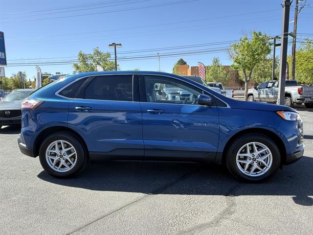 2024 Ford Edge SEL photo 3