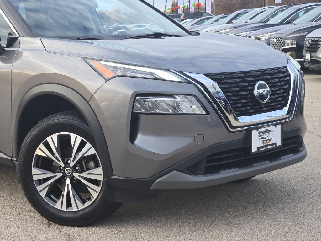 2021 Nissan Rogue SV photo 2