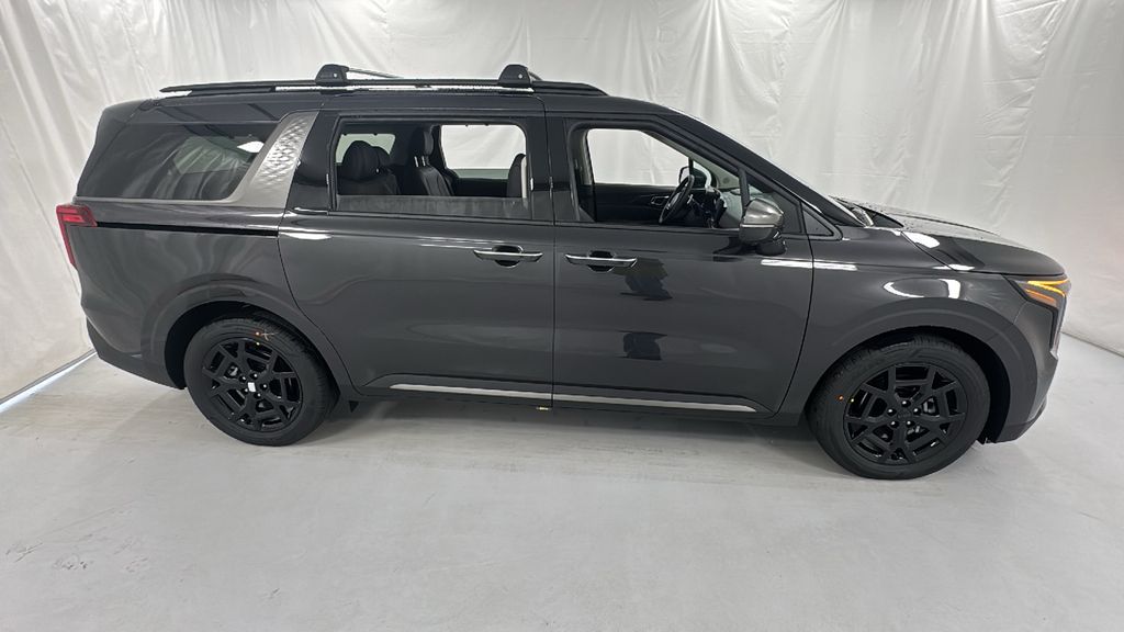 2026 Kia Carnival SX photo 2