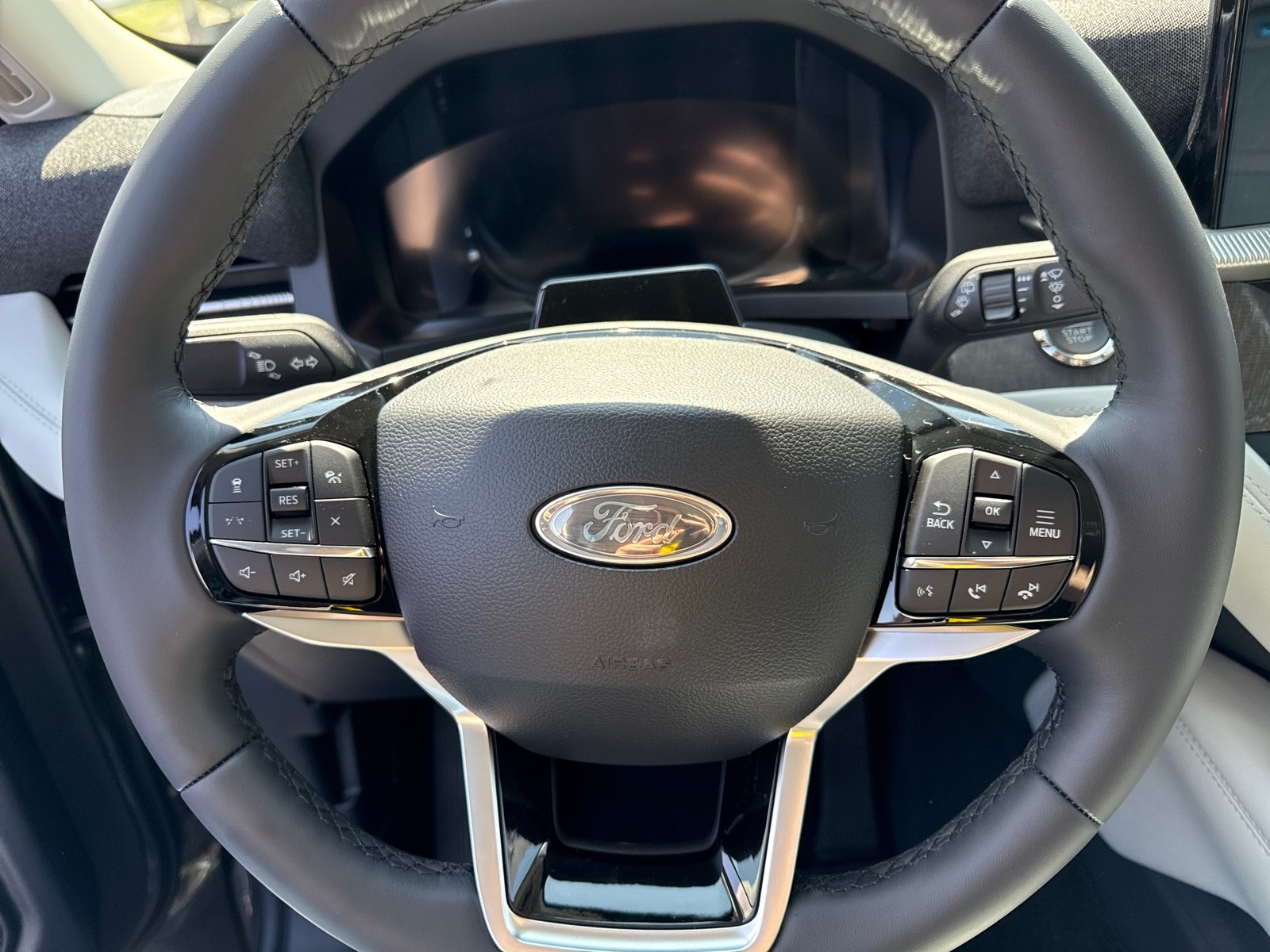 2025 Ford Explorer Platinum photo 14