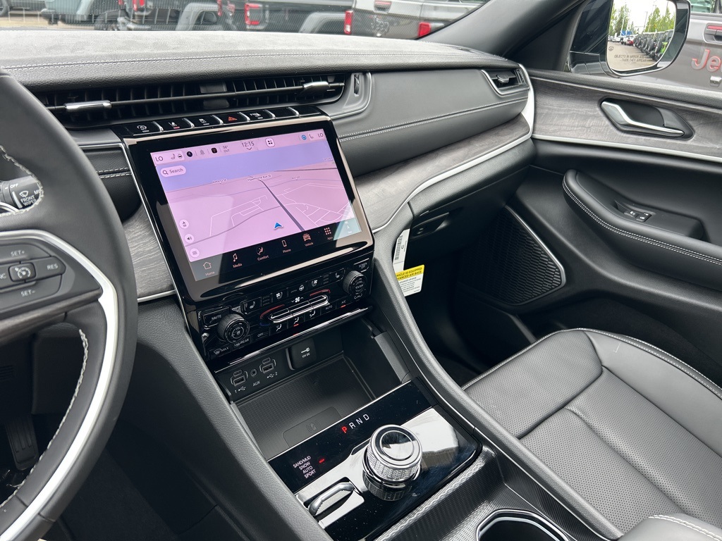 2025 Jeep Grand Cherokee Limited photo 16