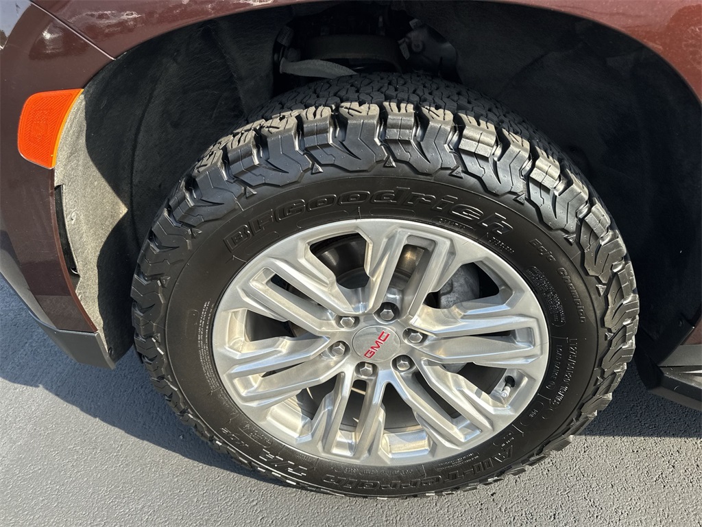 2023 Gmc Yukon SLT photo 16
