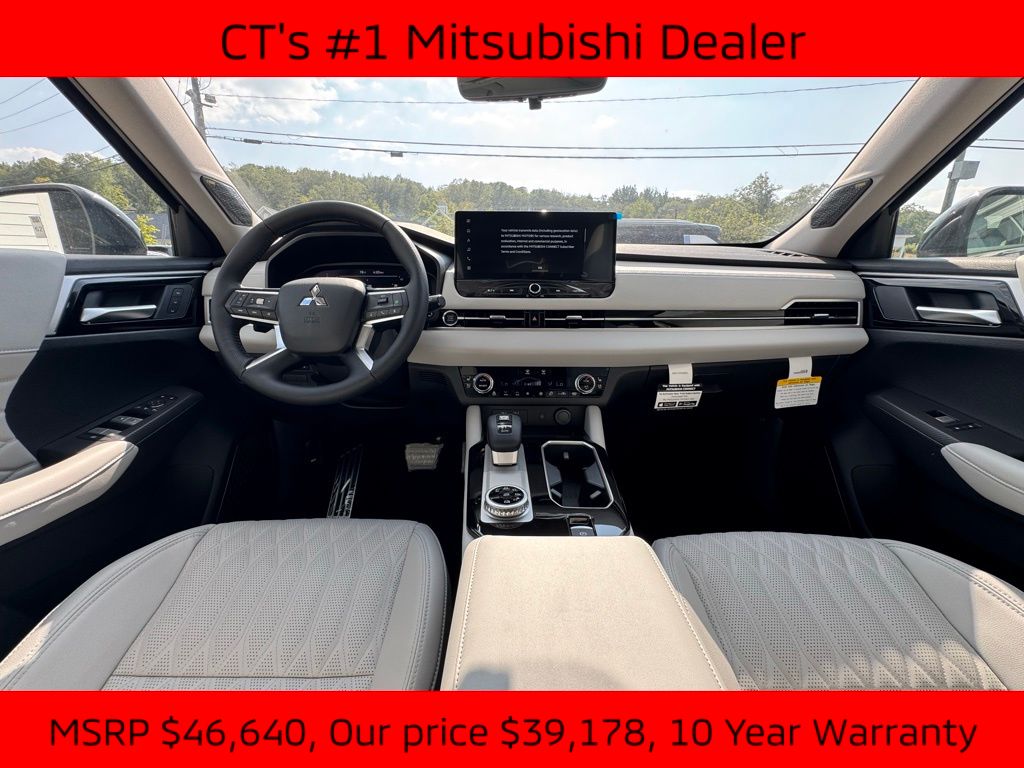 2025 Mitsubishi Outlander SEL photo 13