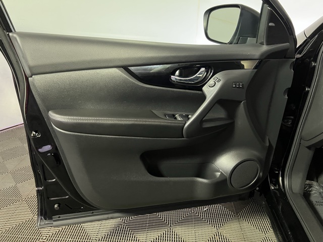 2022 Nissan Rogue Sport SL photo 22