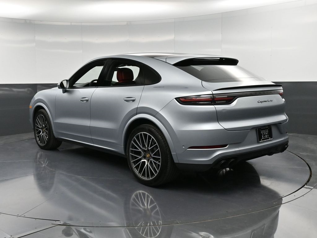 2022 Porsche Cayenne Coupe Turbo photo 2