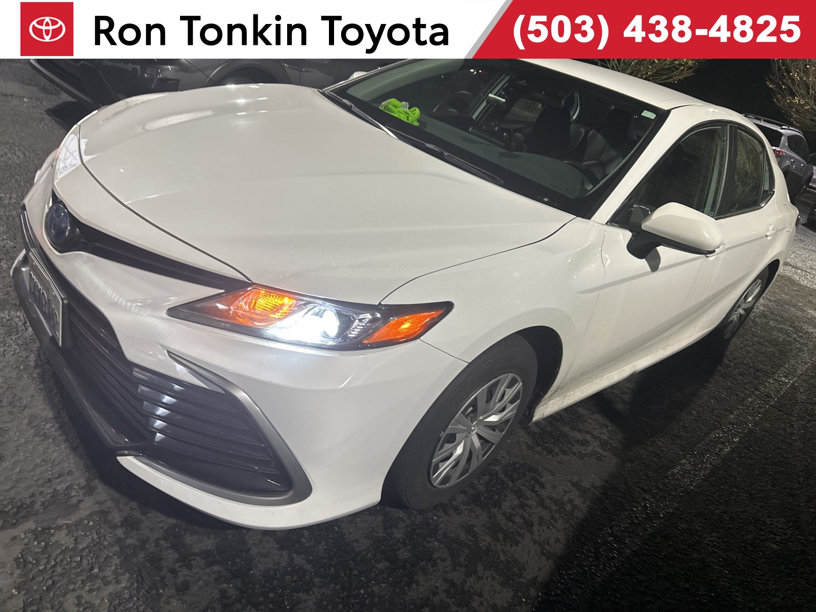 2024 Toyota Camry LE's photo