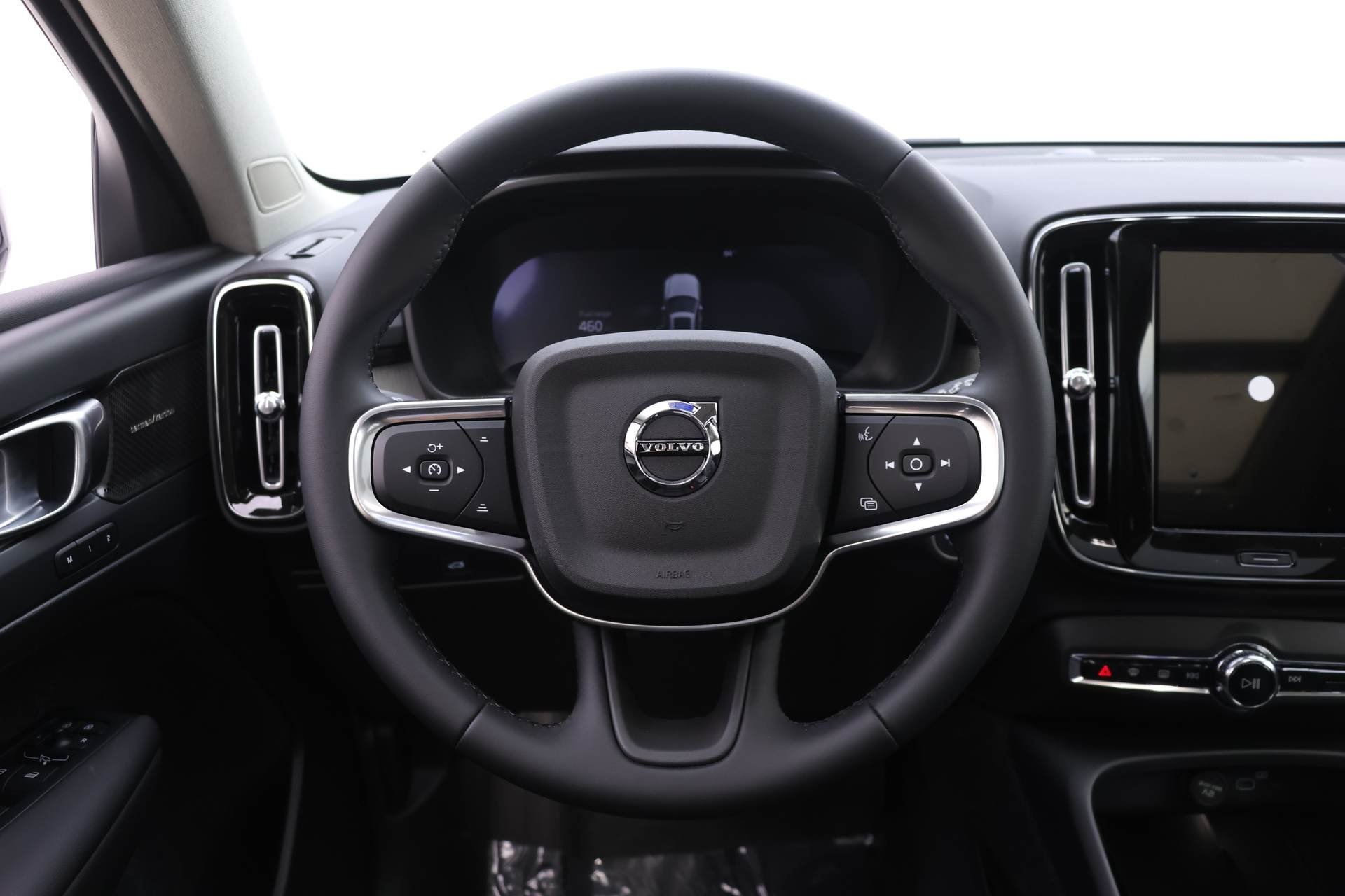 2026 Volvo XC40 photo 12