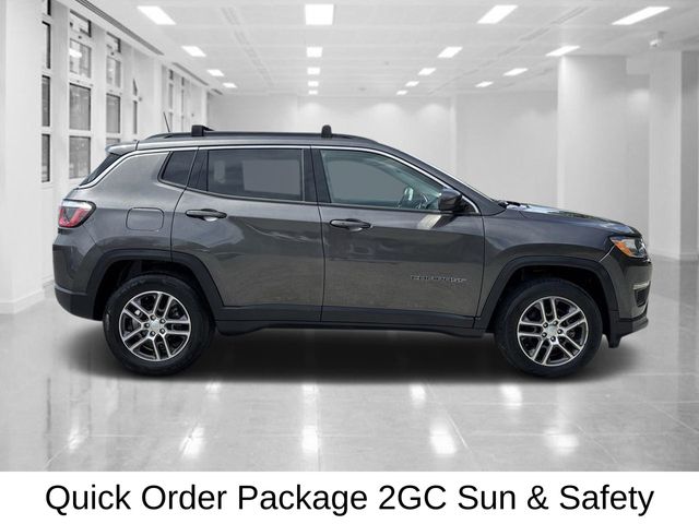 2020 Jeep Compass Latitude photo 2