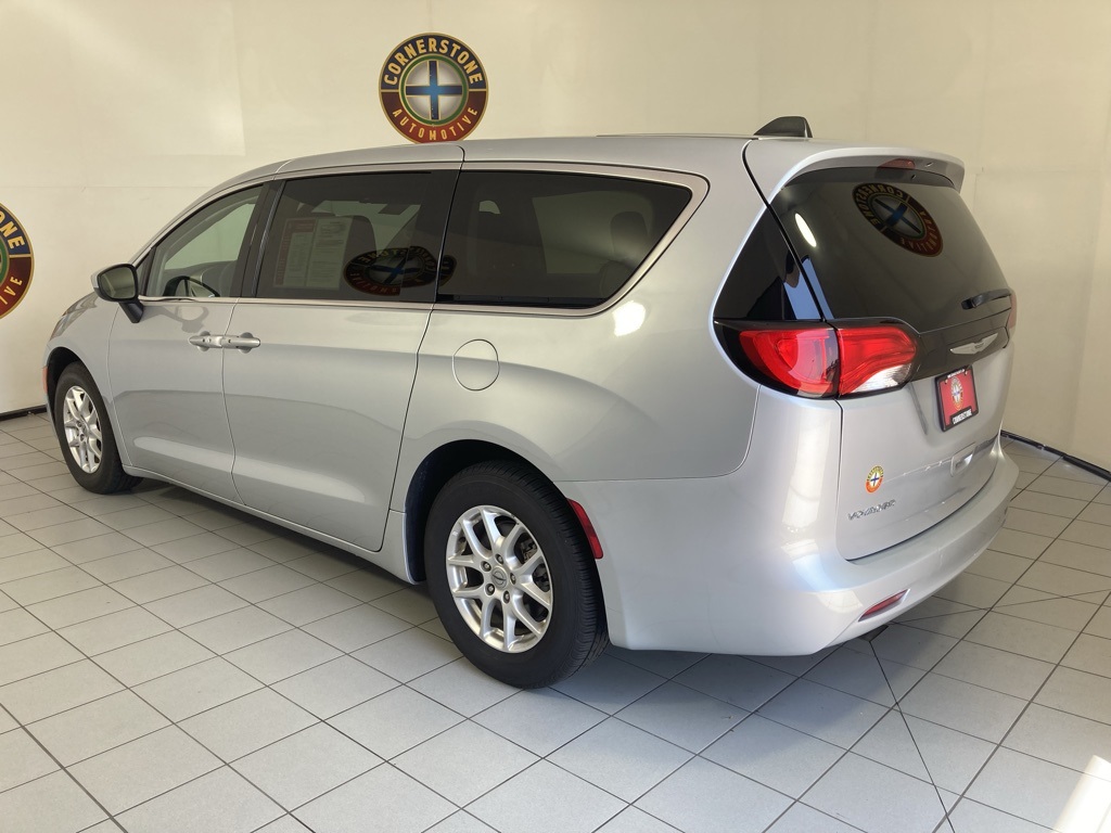 2022 Chrysler Voyager LX photo 17