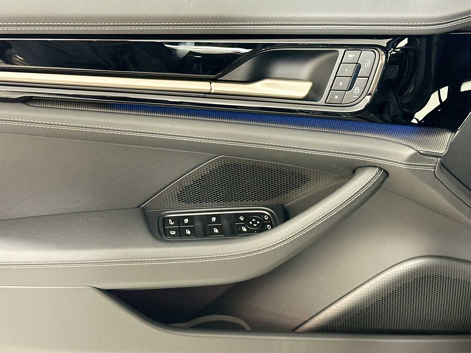 2025 Porsche Panamera Turbo E-Hybrid photo 11