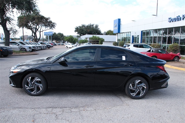 2025 Hyundai Elantra SEL Sport photo 5