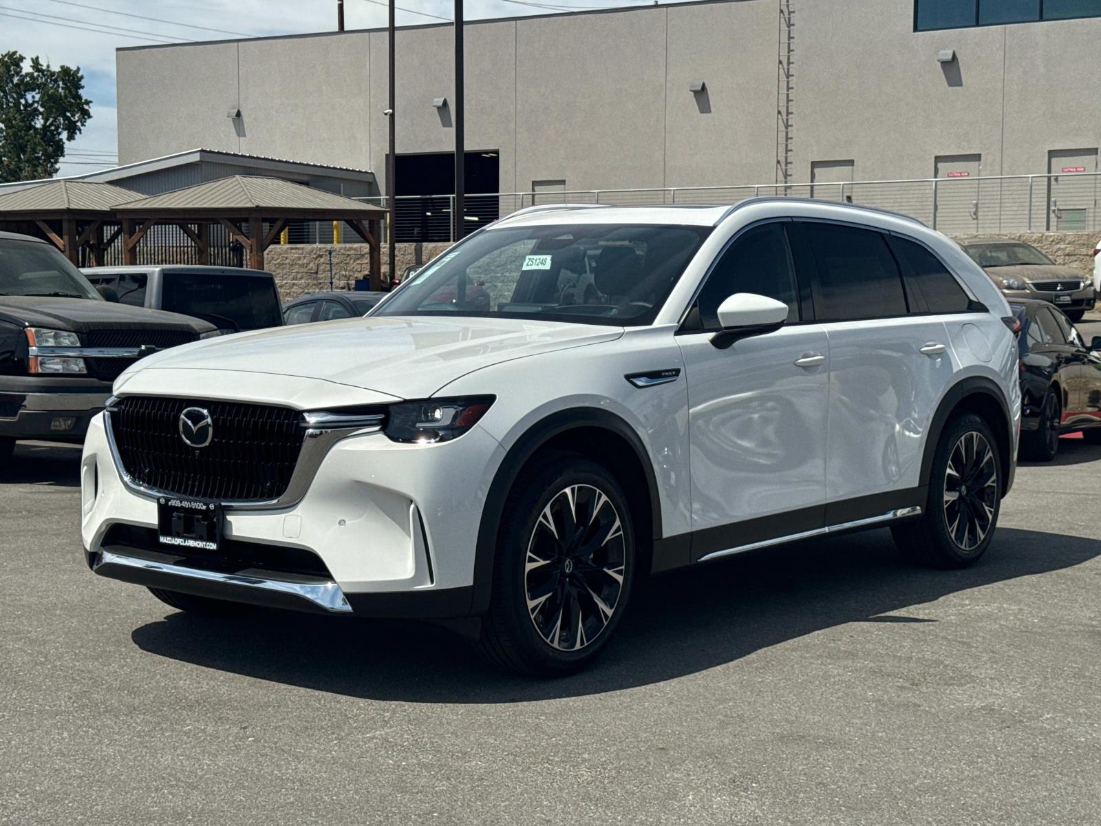 2025 Mazda CX-90 Plug-in Hybrid Premium Plus photo 3