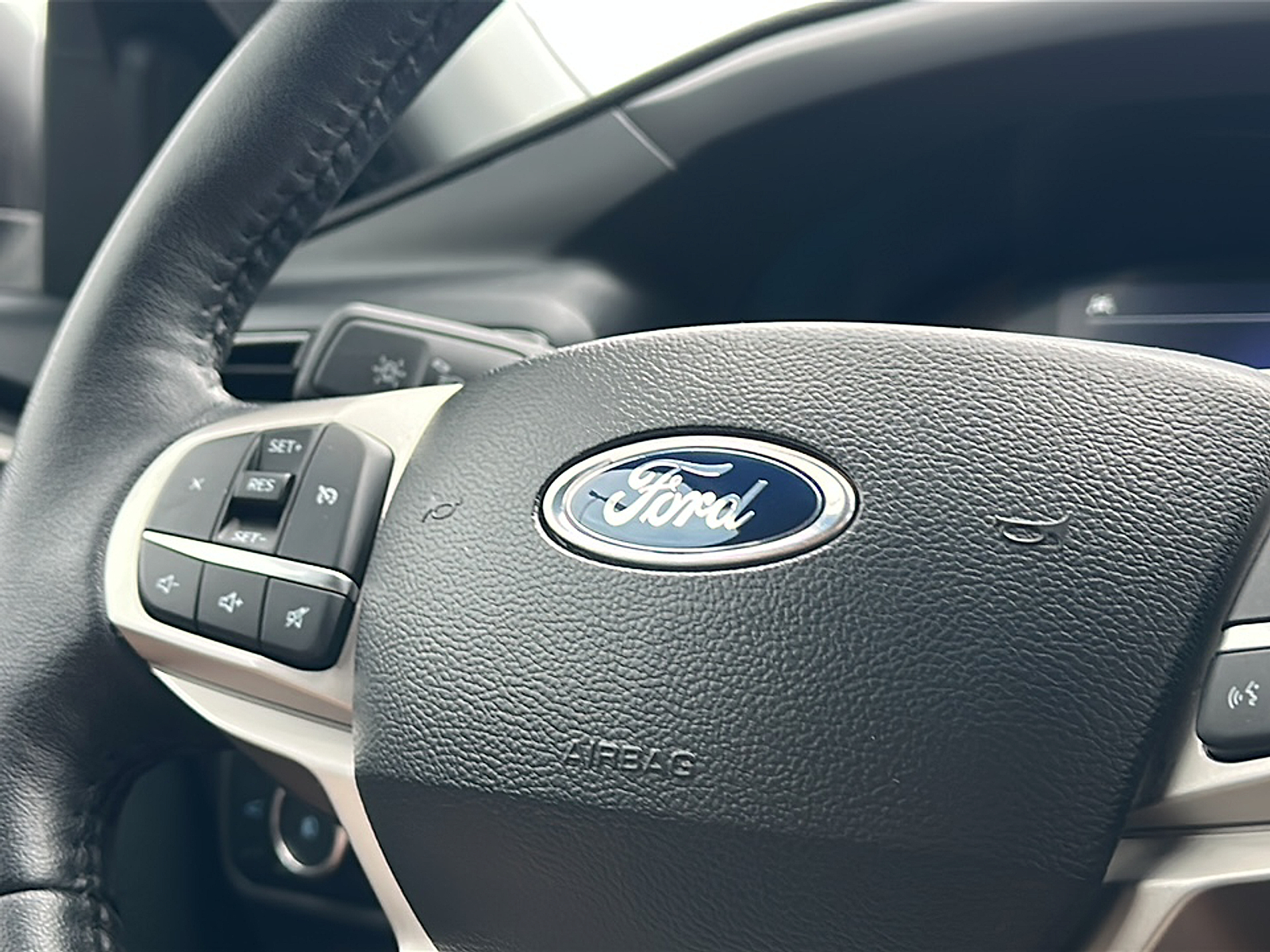 2024 Ford Explorer XLT photo 23