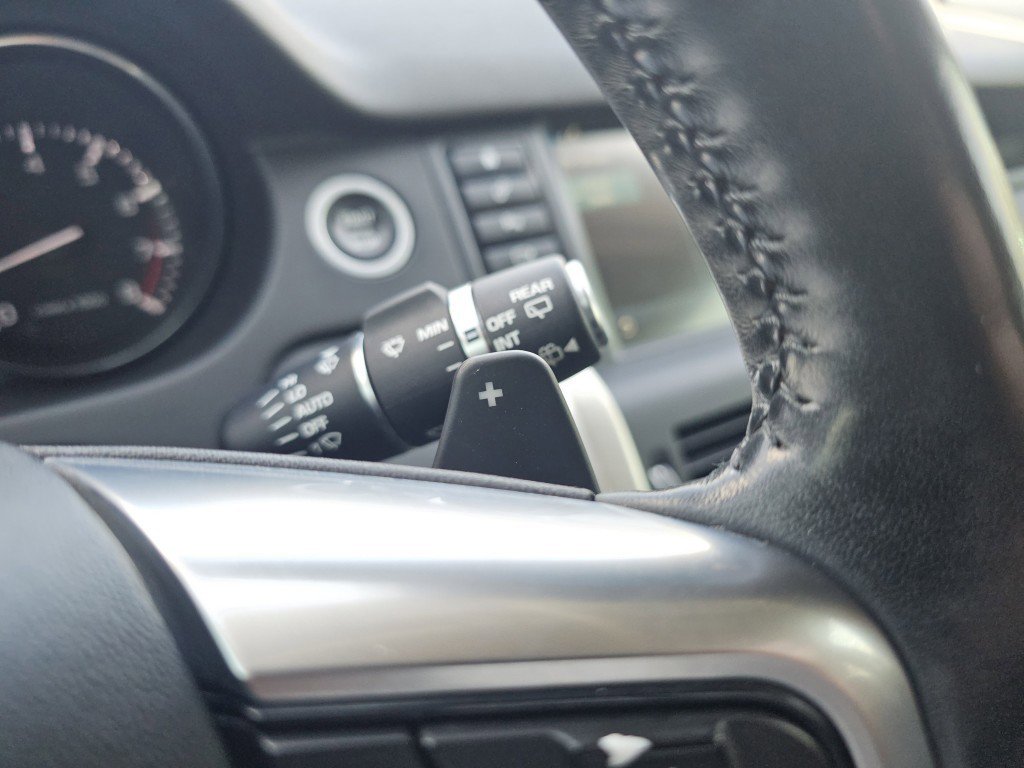 2016 Land Rover Discovery Sport HSE photo 11